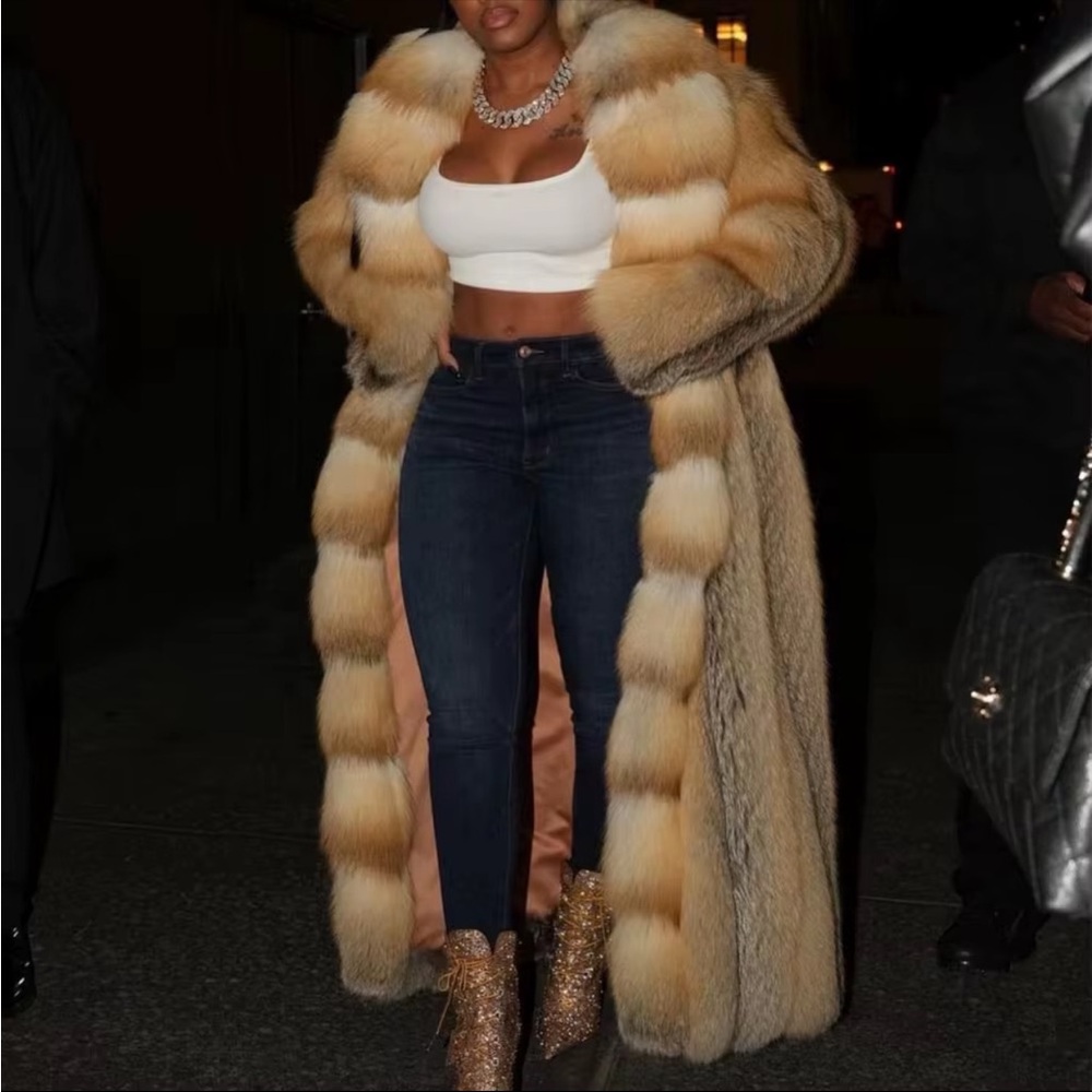Elegant Cream Genuine Fox Fur